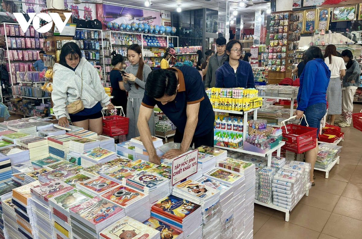 Đắk Lắk nhộn nhịp thị trường đầu năm học mới, hàng Việt chiến ưu thế